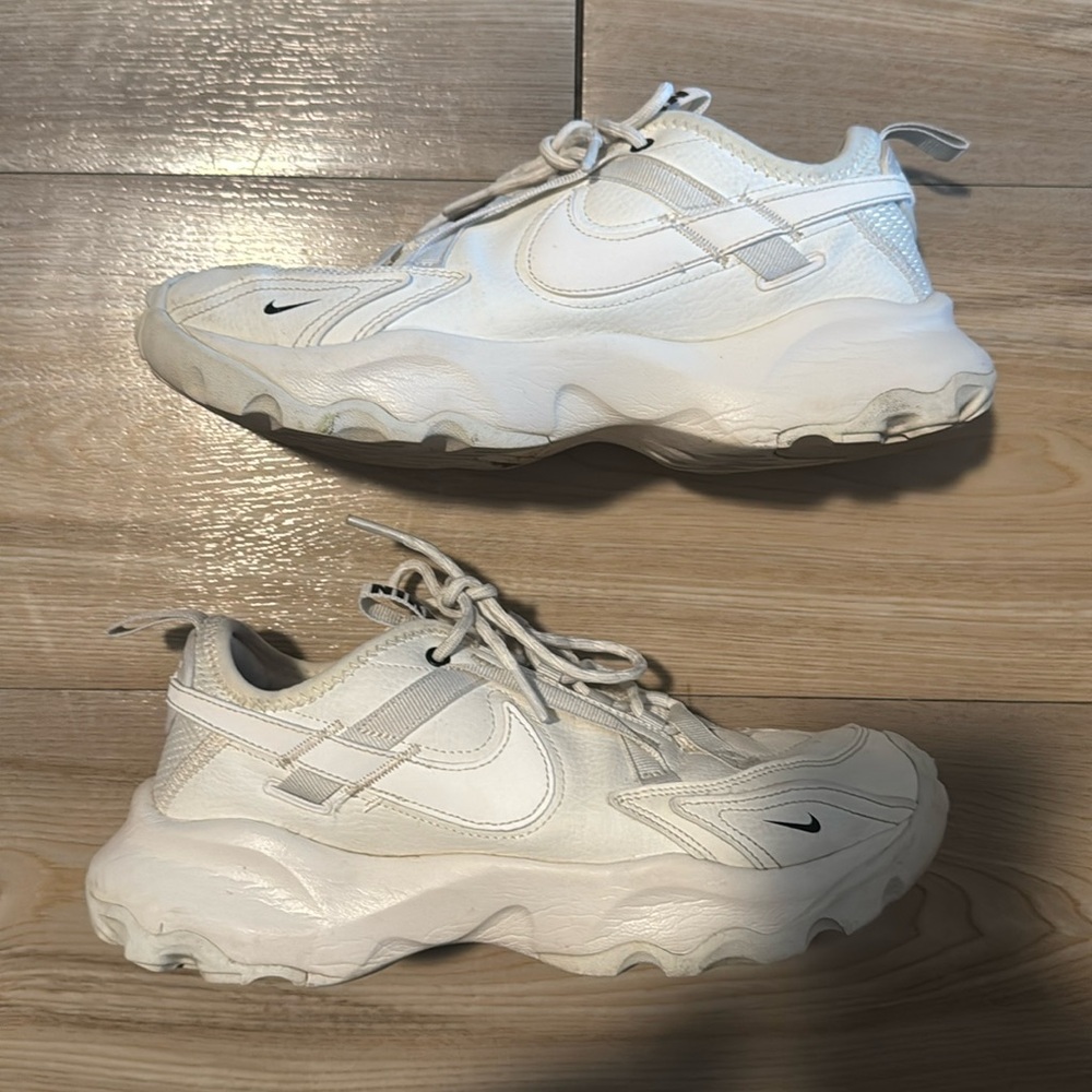 Women’s Nike TC 7900 - Size 7.5